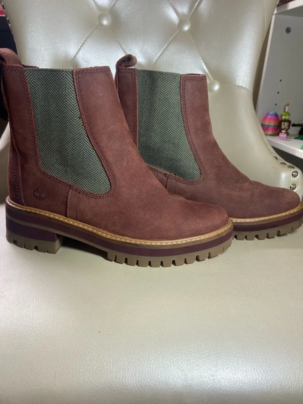 Timberland Burgundy Suede Chelsea Lug Ankle Boots, size:6.5 - Picture 2 of 11